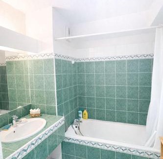 Les Arceaux Apartment | Nice studio apartment with terrace & parking Arceaux