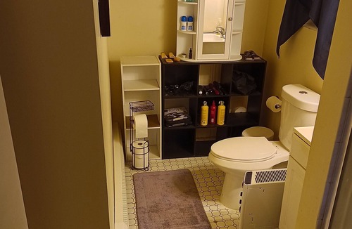 Fair Lawn Apartment | Nice Studio Basement apartment. . FREE PARKING!