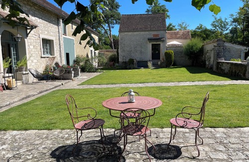 Montigny-sur-Loing Apartment | Nice studio at the water's edge