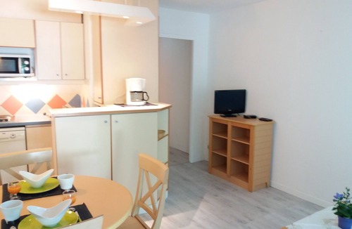 Fabron Apartment | Nice studio in residence with swimming pool 700m from the beach