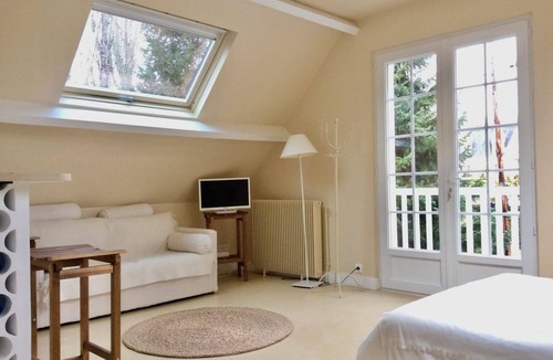 Vaucresson Apartment | Nice Studio in Vaucresson division Thery