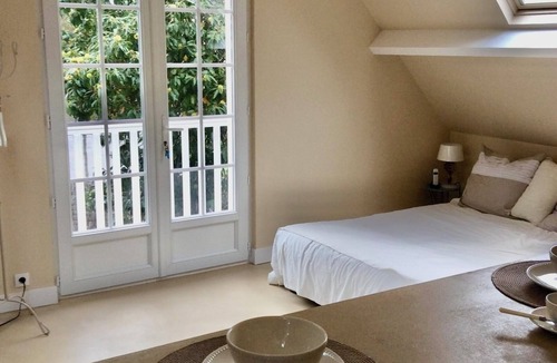 Vaucresson Apartment | Nice Studio in Vaucresson division Thery