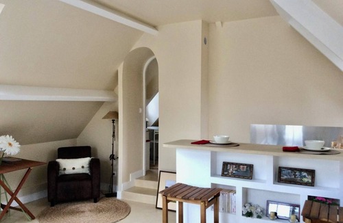 Vaucresson Apartment | Nice Studio in Vaucresson division Thery