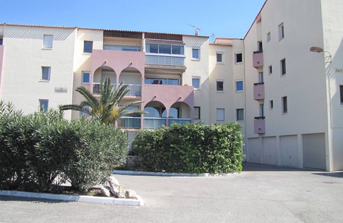 Palavas-les-Flots Apartment | Nice studio view port. Beach and sea at 50 meters.