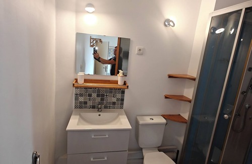 Saint-Thibery Bed & Breakfast | Nice sunny room