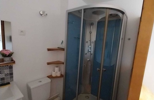 Saint-Thibery Bed & Breakfast | Nice sunny room