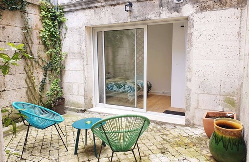 Angouleme Apartment | Nice T2 downtown, courtyard, air conditioning