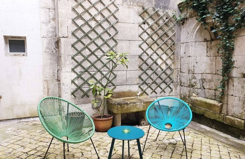 Angouleme Apartment | Nice T2 downtown, courtyard, air conditioning