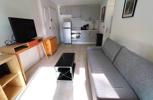 Tamaris Apartment | Nice T2 near the sea, 4 persons, terrace, swimming pool, secured residence, parking