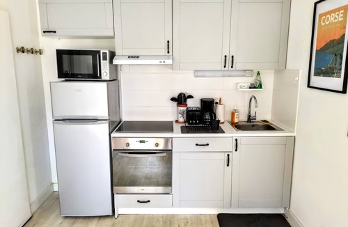 Tamaris Apartment | Nice T2 near the sea, 4 persons, terrace, swimming pool, secured residence, parking