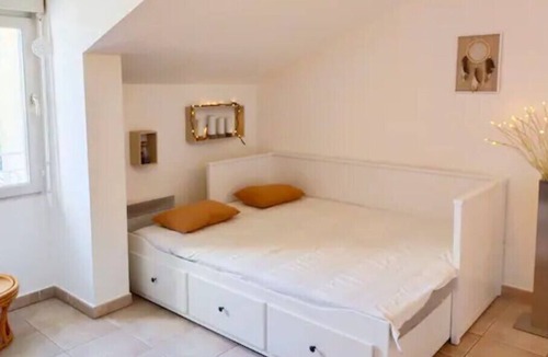 Chateaurenard Apartment | Nice trendy studio- Chateaurenard in a quiet