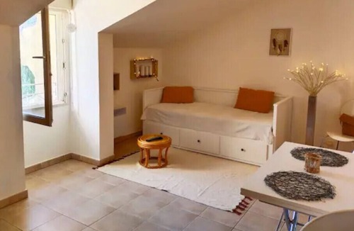 Chateaurenard Apartment | Nice trendy studio- Chateaurenard in a quiet
