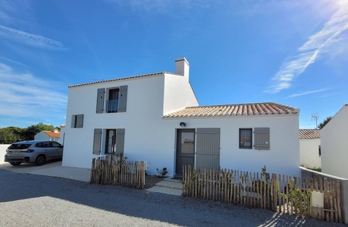 L'Epine Villa | Nice villa with swimming pool, Close to the beach and shops