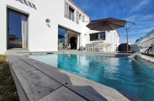 L'Epine Villa | Nice villa with swimming pool, Close to the beach and shops
