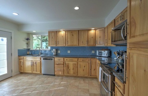 Glenwood Springs House | Nicely Appointed Home with Mtn Views, Near Skiing!