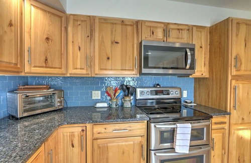 Glenwood Springs House | Nicely Appointed Home with Mtn Views, Near Skiing!