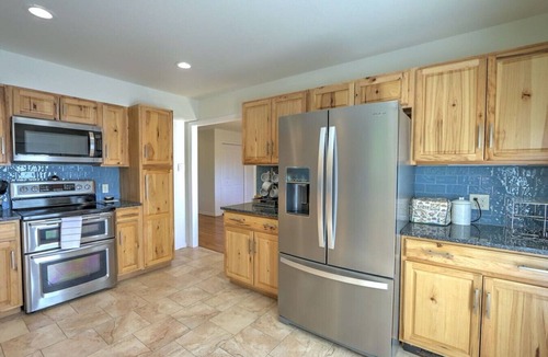Glenwood Springs House | Nicely Appointed Home with Mtn Views, Near Skiing!