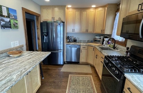 Thompson's Point House | Nicely appointed four bedroom shorefront home