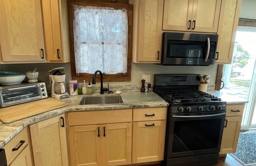 Thompson's Point House | Nicely appointed four bedroom shorefront home