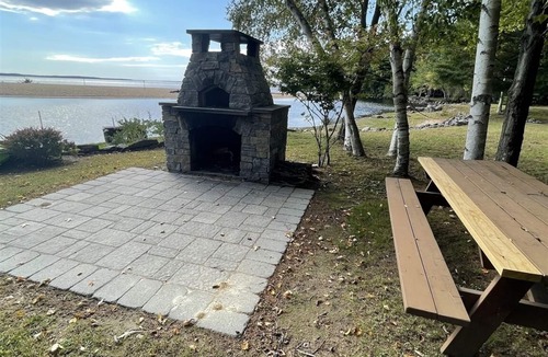 Thompson's Point House | Nicely appointed four bedroom shorefront home