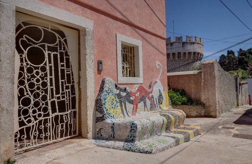 Veli Losinj Apartment | Nicely decorated Casablanca suite with terrace, Wifi, sauna and bikes .