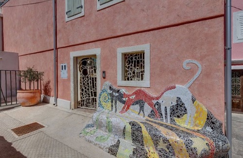 Veli Losinj Apartment | Nicely decorated Casablanca suite with terrace, Wifi, sauna and bikes .