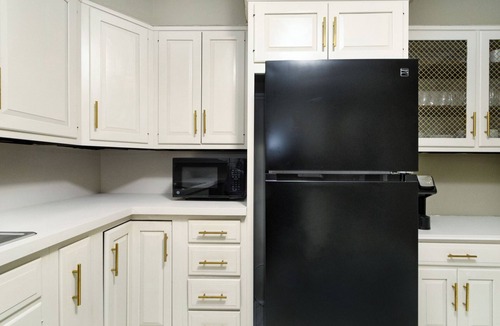Herington Apartment | Nicely Located 2-bedroom duplex apartment newly updated in Herington.
