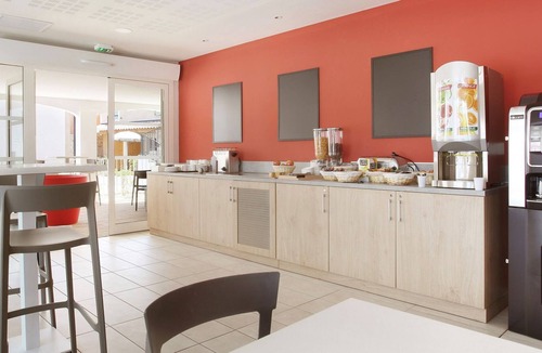 Aigues-Mortes Apartment | Nicely maintained apartment near the historic Aigues-Mortes