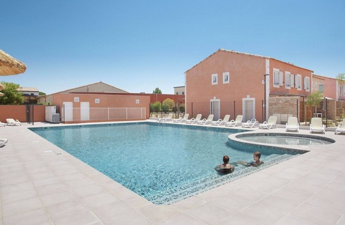 Aigues-Mortes Apartment | Nicely maintained apartment near the historic Aigues-Mortes
