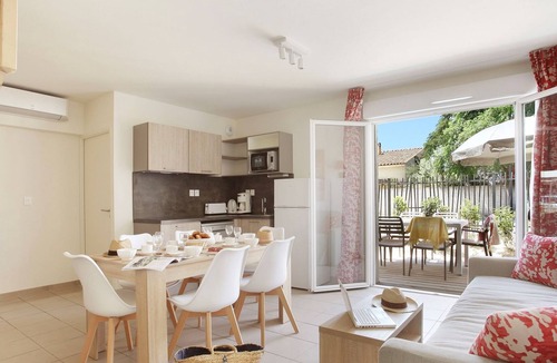 Aigues-Mortes Apartment | Nicely maintained apartment near the historic Aigues-Mortes