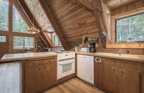 Chamberlands Cabin | Nicely updated Chambers cabin w/pool, beach and tennis!