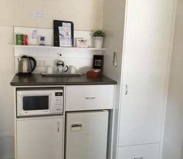 Hay Hotel | Nicholas Royal Motel - No Pets Allowed