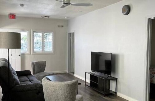 Hilo Apartment | Nick's-"Spring Special" 130- large 3 bedroom