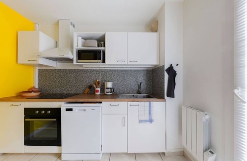 Quartier Chorier-Berriat Apartment | Nicolas III: 2 bedrooms, parking, balcony, comfortable and quiet