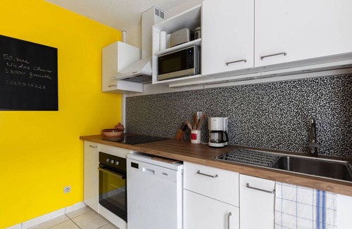 Quartier Chorier-Berriat Apartment | Nicolas III: 2 bedrooms, parking, balcony, comfortable and quiet