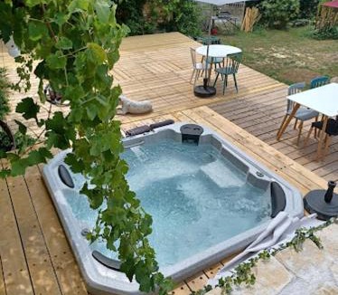 Saint-Amant-de-Bonnieure House | Nid Charentais Angouleme pool jacuzzi