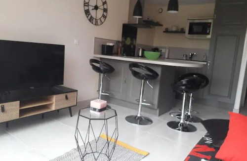 Palavas-les-Flots Apartment | Nid Douillet F2 Avec Jardin, Plage 200 m, Parking Privé, Piscine