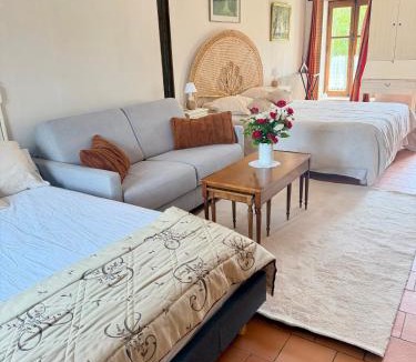 Abilly Bed & Breakfast | Nid douillet, grande piscine et voie verte