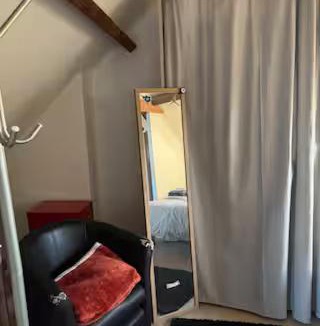 Gare House | Nid du Beffroi Gare, Ferry & Shuttle