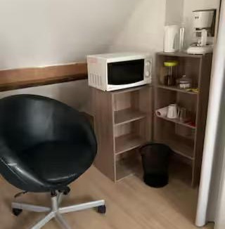 Gare House | Nid du Beffroi Gare, Ferry & Shuttle