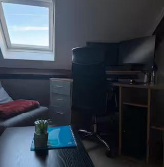 Gare House | Nid du Beffroi Gare, Ferry & Shuttle