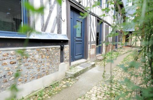 Pont-Audemer Apartment | Nid Normand building 1620 - 4 bedrooms - hyper center