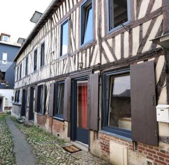 Pont-Audemer Apartment | Nid Normand building 1620 - 4 bedrooms - hyper center
