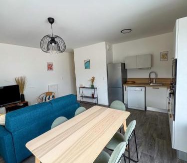 Bourg Pelousiere Apartment | Nid Urbain - 3 Ch et Terrasse