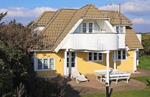 Blavand Strand House | Nifty Holiday Home in Bl vand with Swimming Pool