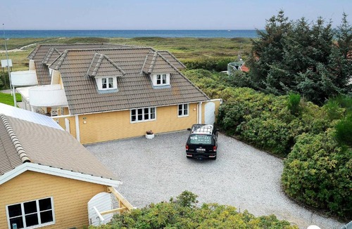 Blavand Strand House | Nifty Holiday Home in Bl vand with Swimming Pool
