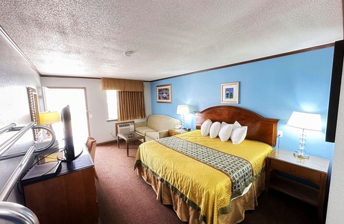 Sweet Springs Hotel | Night Inn