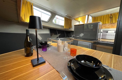 Vendresse House | Night on the water - Maison Longue