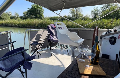 Vendresse House | Night on the water - Maison Longue