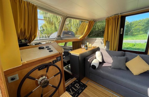 Vendresse House | Night on the water - Maison Longue